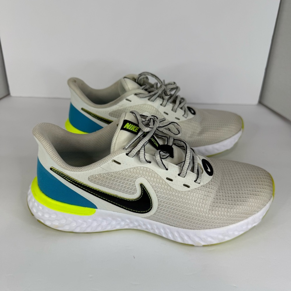 Nike Mens Revolution 5 EXT CZ8591-102 
Size 7